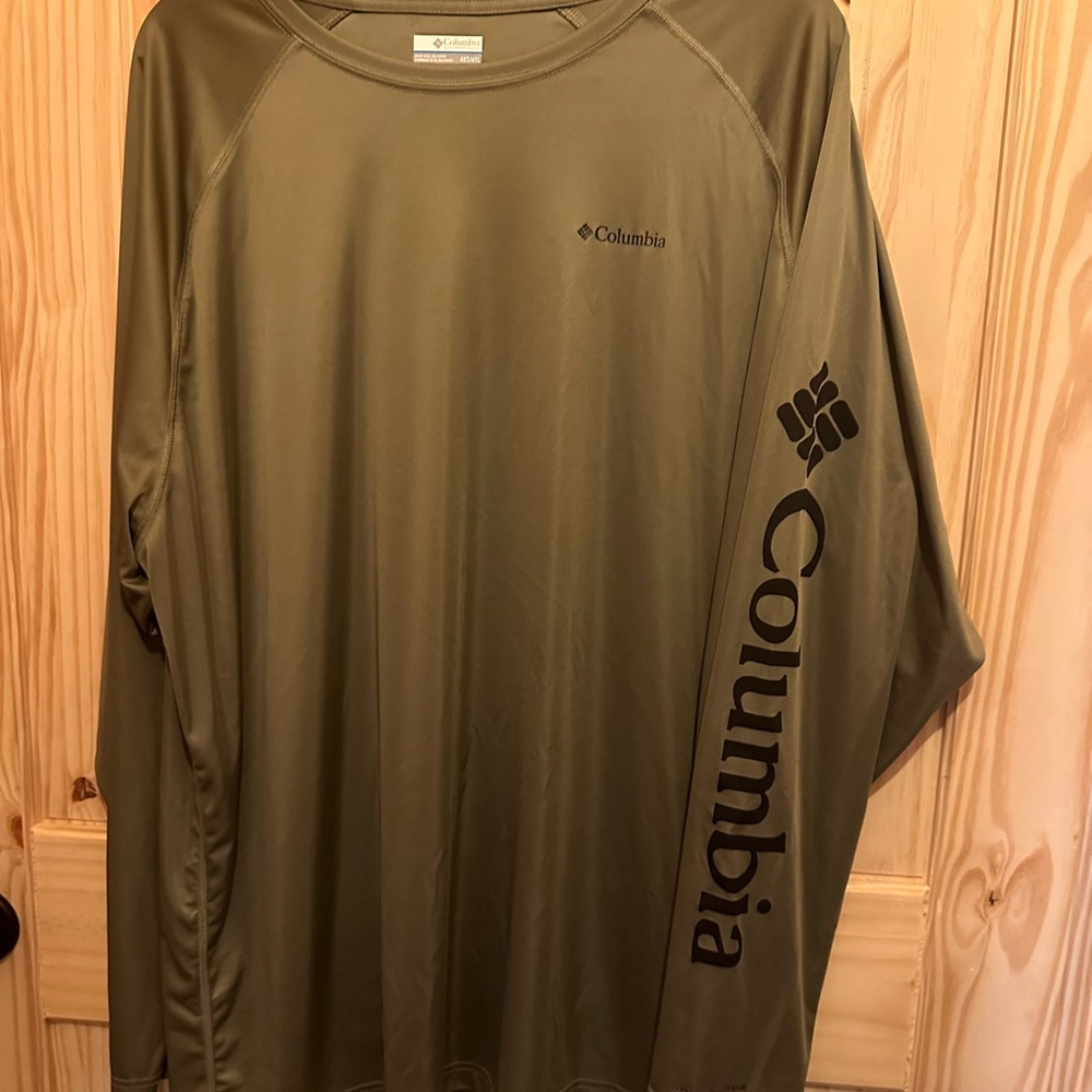Columbia Omni Shade olive green nwot 4xt